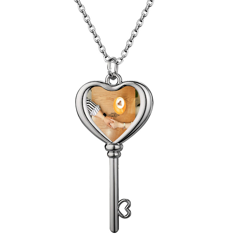Heart Locket Pendant necklace for Women Photo Silver Lockets Necklaces that Holds Pictures Jewelry