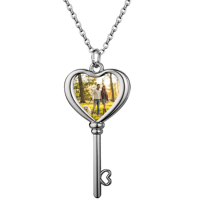 Diamond Name Necklace: Custom Pav¨¦ Pendant